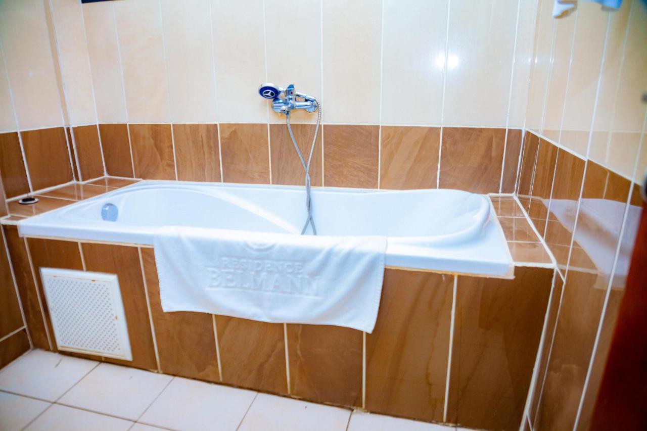 Residence Belmann Douala Esterno foto